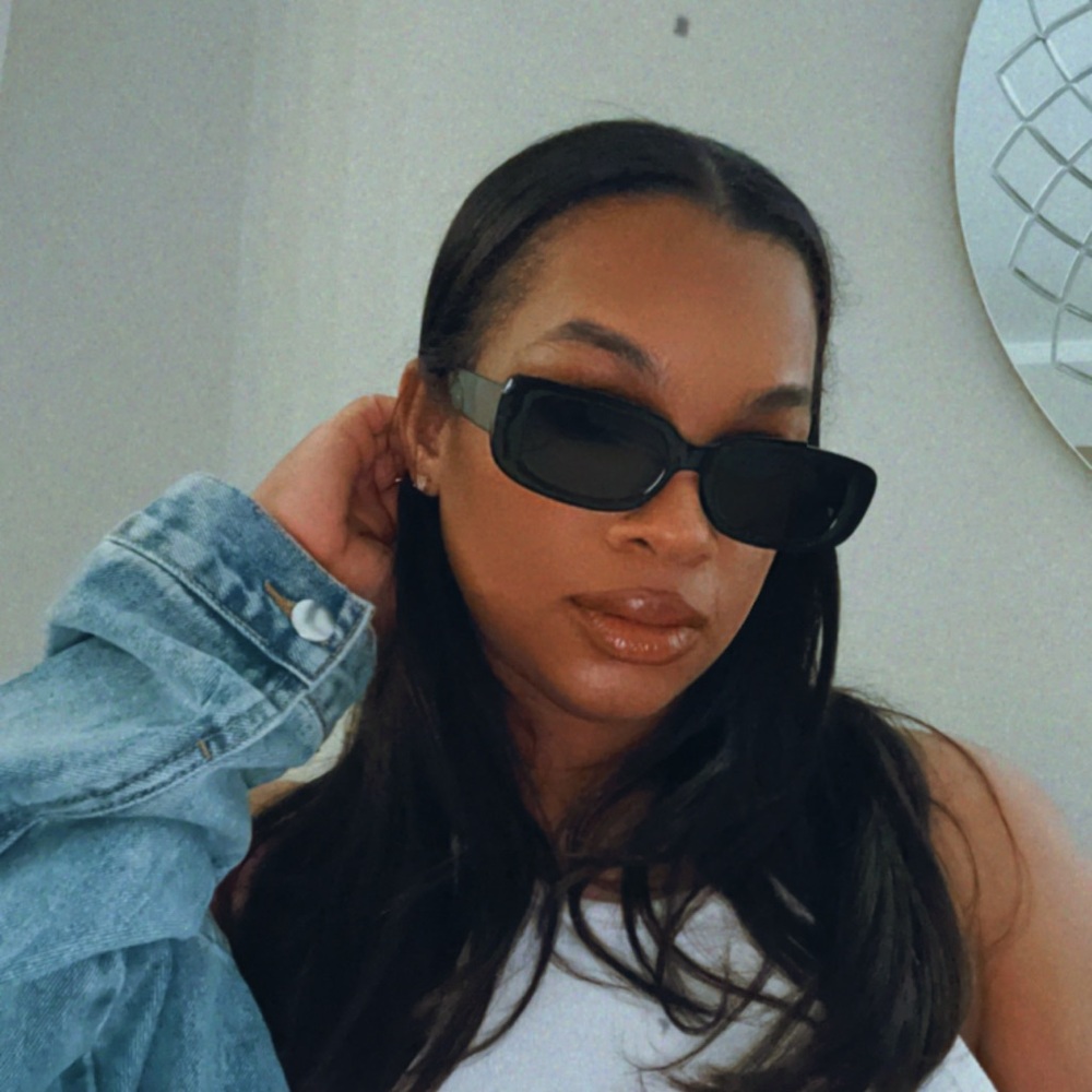Black Rectangular Retro Sunglasses - Picture 4 of 4